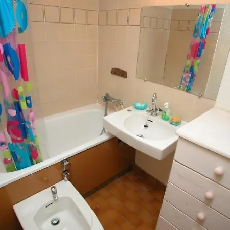 Sleeps 6 Apartment La Madrague