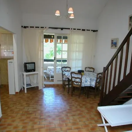 Sleeps 6 La Madrague